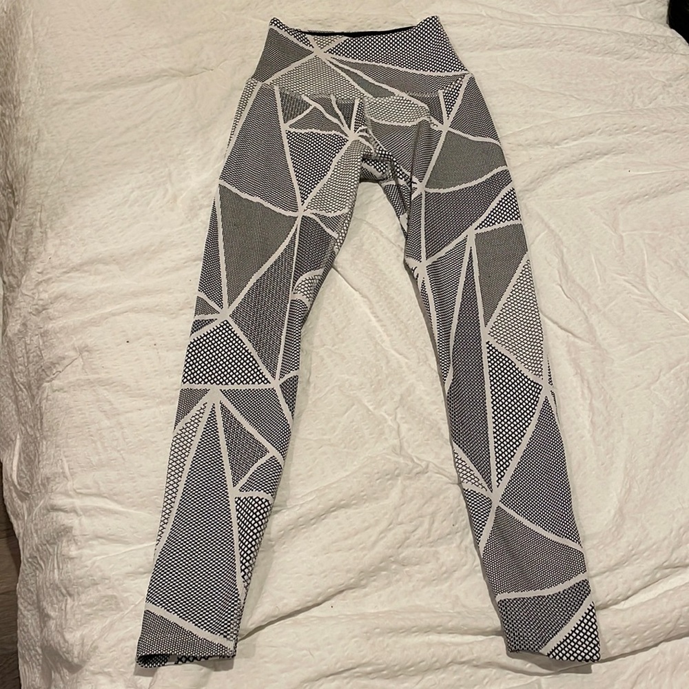Beyond yoga, high waisted legging- geometric blk & white print